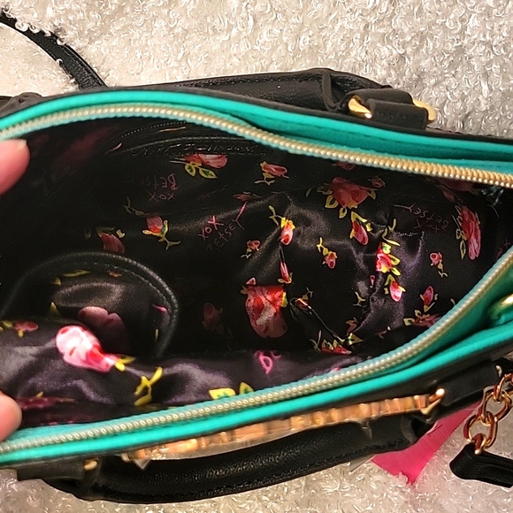 NWT Betsey Johnson Satchel w/Crossbody Strap - Picture 9 of 16